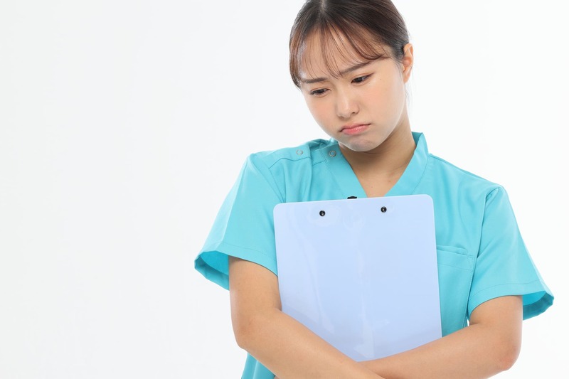 看護師 辞めたいと悩む女性